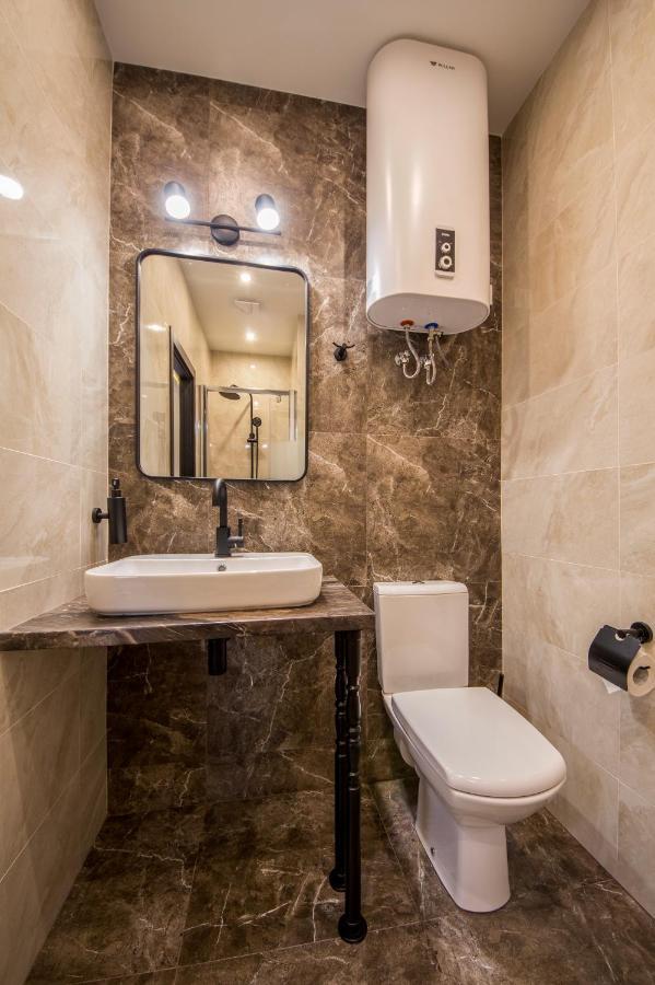 Apartments On Ploshcha Ukrainskykh Heroiv Kiev Exterior foto
